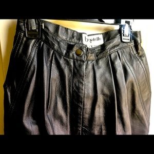 Ladies Bagatelle Leather Pants in Very Good Condition